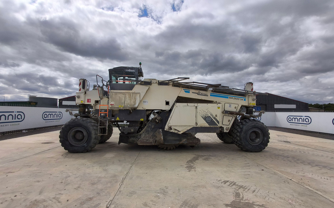 Wirtgen WR 2500 SK - Стабилизатор за почва: снимка 1 Wirtgen WR 2500 SK - Стабилизатор за почва: снимка 1
