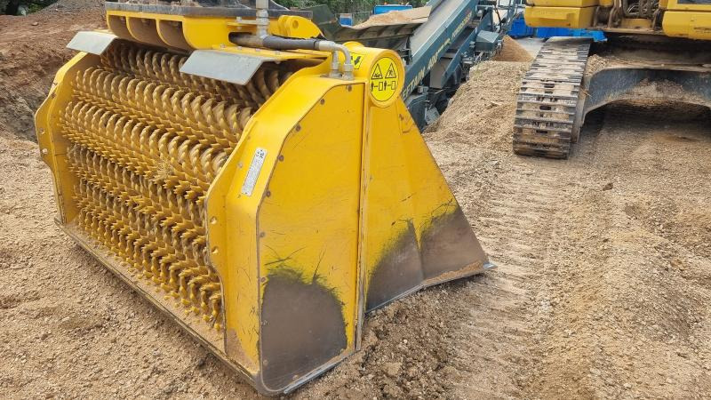 GODET CRIBLEUR A ETOILES PPIUR PELLE DE 20/25T GYRUS STAR - Кофа за сортиране за Строителна техника: снимка 2 GODET CRIBLEUR A ETOILES PPIUR PELLE DE 20/25T GYRUS STAR - Кофа за сортиране за Строителна техника: снимка 2