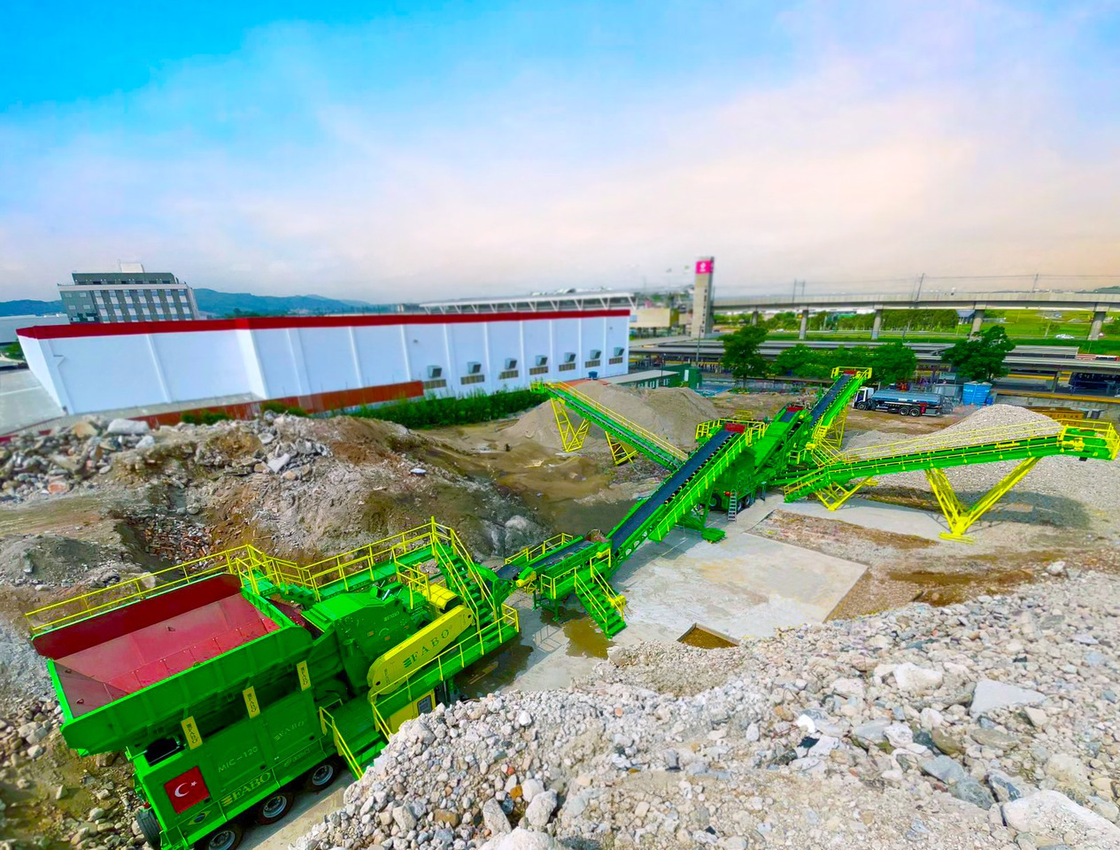 FABO mobile impact crusher - Ударна трошачка: снимка 1 FABO mobile impact crusher - Ударна трошачка: снимка 1