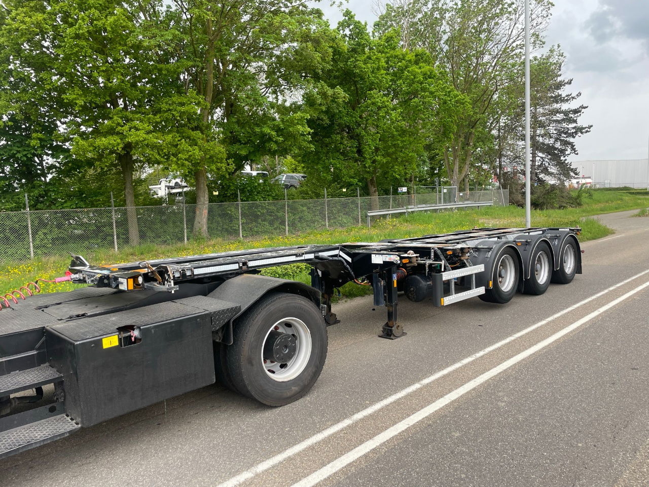 Broshuis Mfcc 20-30-40-45 FT HC / Disc brakes / Lifting axle / led / NL trailer/ - Контейнеровоз/ Сменна каросерия полуремарке: снимка 1 Broshuis Mfcc 20-30-40-45 FT HC / Disc brakes / Lifting axle / led / NL trailer/ - Контейнеровоз/ Сменна каросерия полуремарке: снимка 1