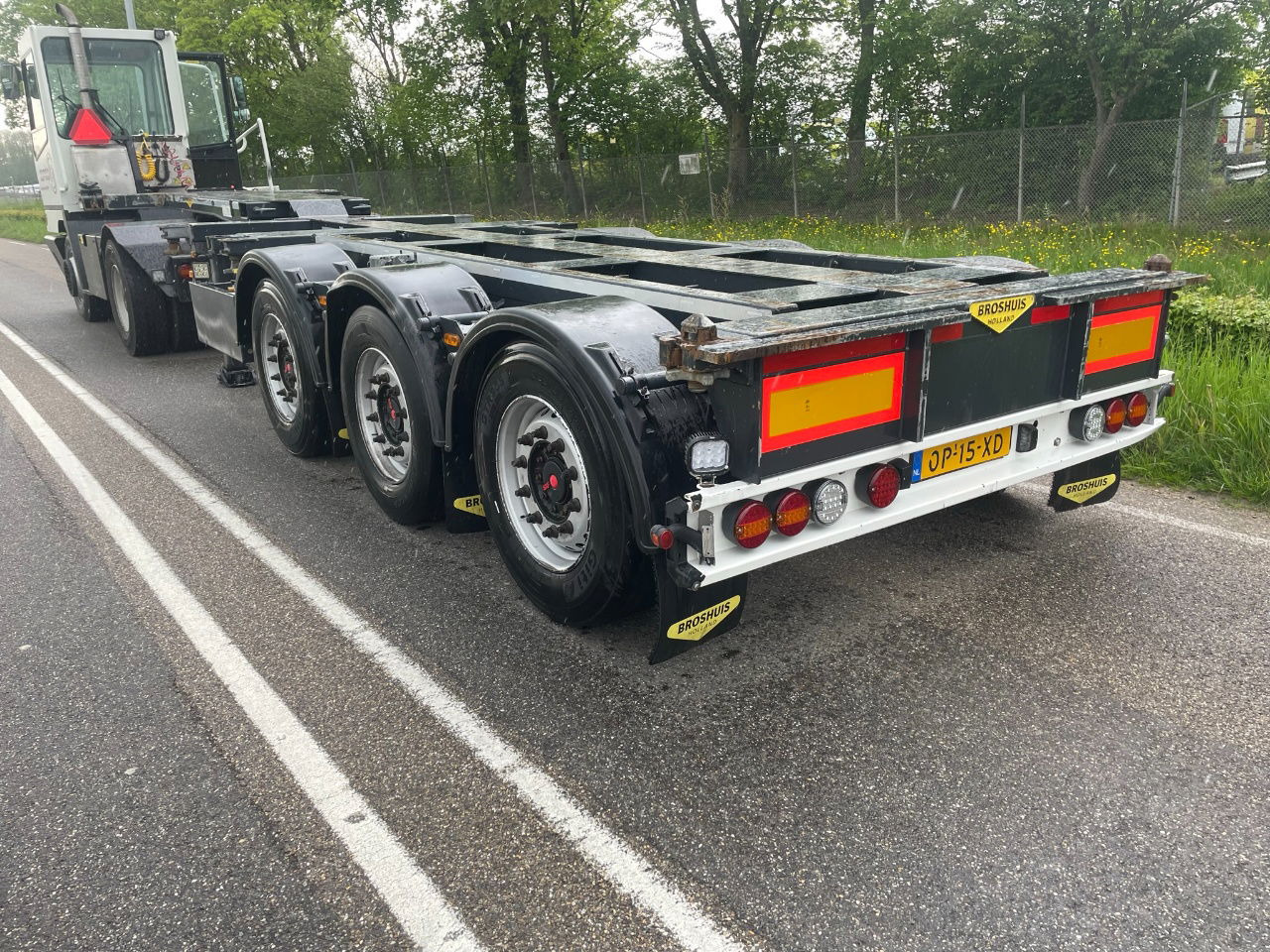 Broshuis Mfcc 20-30-40-45 FT HC / Disc brakes / Lifting axle / led / NL trailer/ - Контейнеровоз/ Сменна каросерия полуремарке: снимка 3 Broshuis Mfcc 20-30-40-45 FT HC / Disc brakes / Lifting axle / led / NL trailer/ - Контейнеровоз/ Сменна каросерия полуремарке: снимка 3