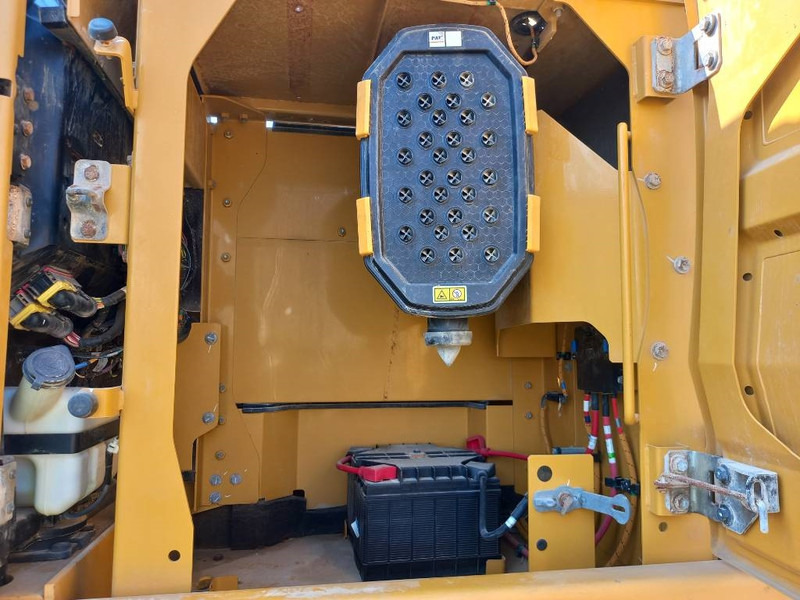 Верижен багер Cat CAT 350 (Abu Dhabi): снимка 19