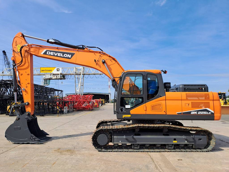 Develon DX225LC-7M (4 pieces available) - Верижен багер: снимка 1 Develon DX225LC-7M (4 pieces available) - Верижен багер: снимка 1