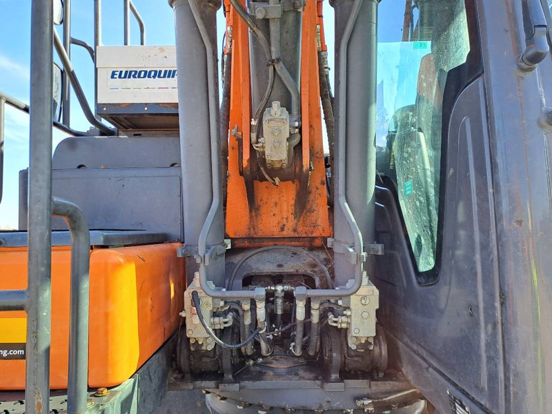 Колесен багер Doosan DX140W-5: снимка 10