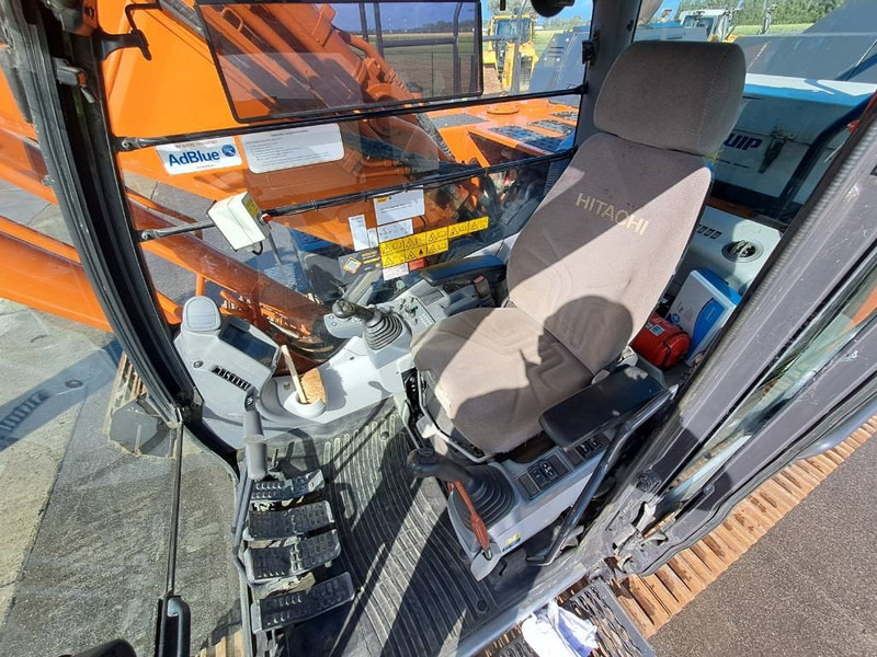 Верижен багер Hitachi ZX300LC-6: снимка 20