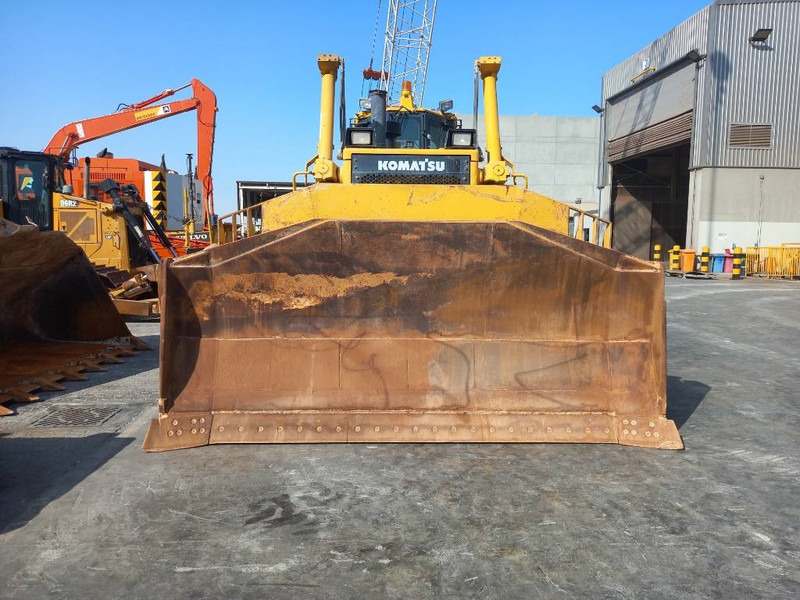 Komatsu D155A-6R (4 Pcs available in Abu Dhabi) - Булдозер: снимка 3 Komatsu D155A-6R (4 Pcs available in Abu Dhabi) - Булдозер: снимка 3