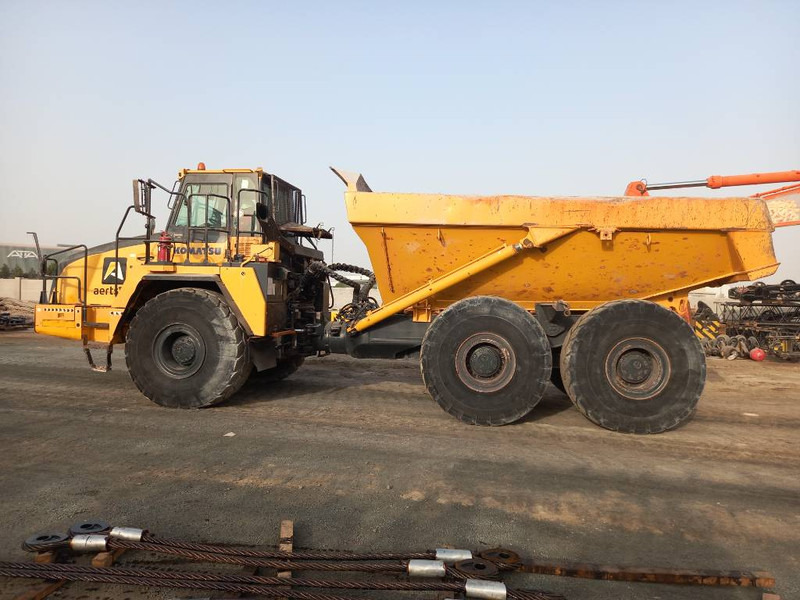 Komatsu HM400-3R (4 pcs available in Abu Dhabi) - Съчленен самосвал: снимка 1 Komatsu HM400-3R (4 pcs available in Abu Dhabi) - Съчленен самосвал: снимка 1