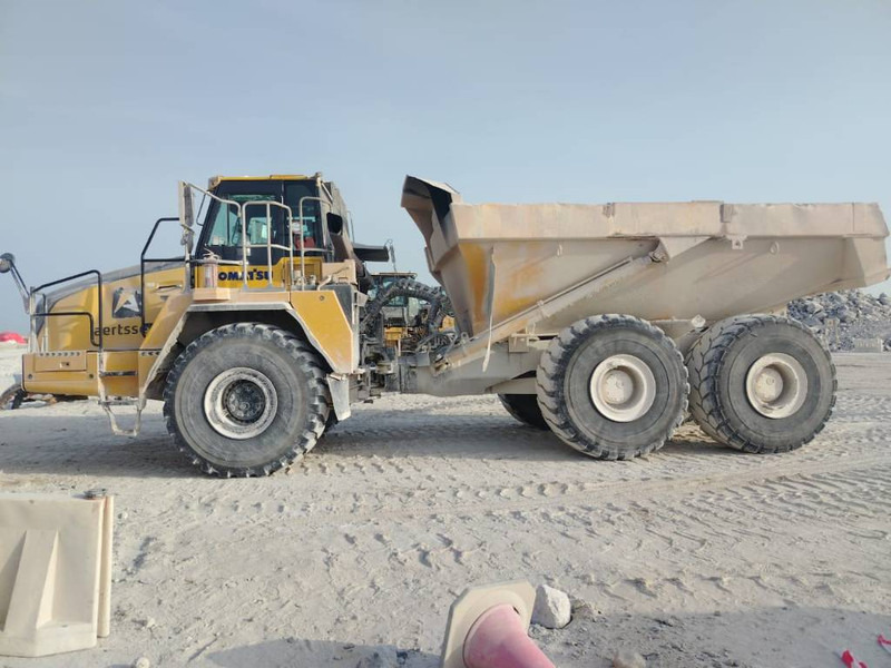 Komatsu HM400-3R (4 pieces available in Abu Dhabi) - Съчленен самосвал: снимка 1 Komatsu HM400-3R (4 pieces available in Abu Dhabi) - Съчленен самосвал: снимка 1