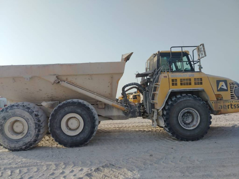Komatsu HM400-3R (4 pieces available in Abu Dhabi) - Съчленен самосвал: снимка 2 Komatsu HM400-3R (4 pieces available in Abu Dhabi) - Съчленен самосвал: снимка 2