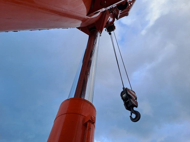 Кран за всякакви терени Tadano ATF70G-4: снимка 14