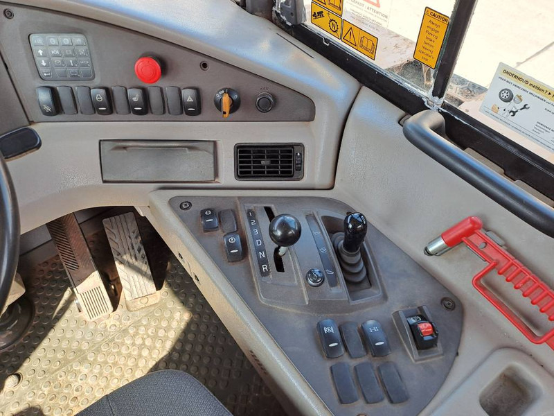 Съчленен самосвал Volvo A25F: снимка 20