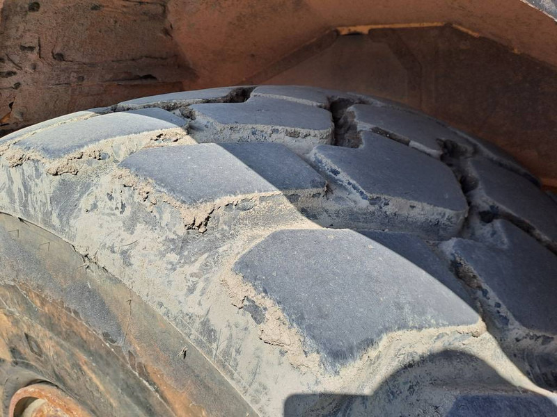 Съчленен самосвал Volvo A25F: снимка 9