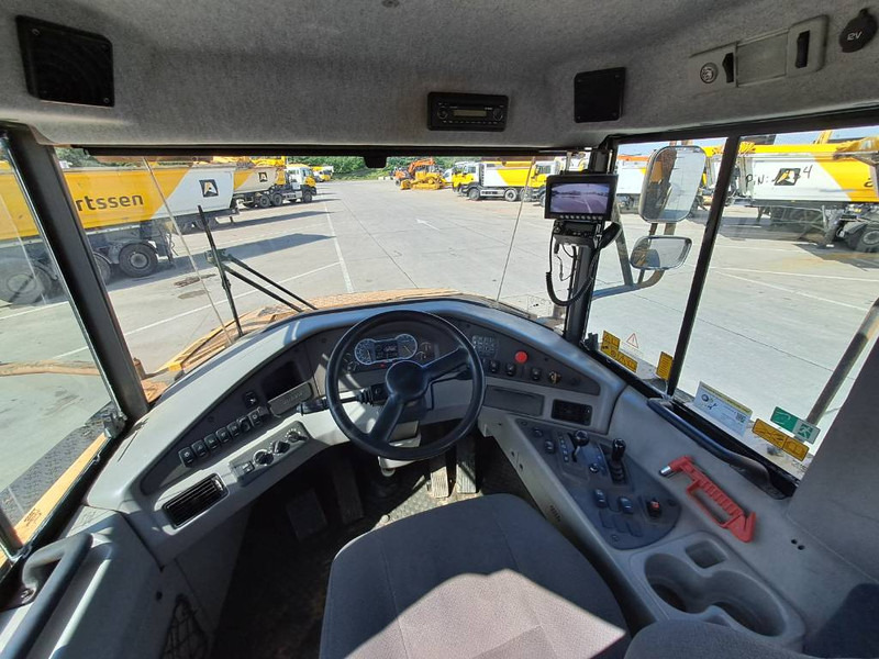 Съчленен самосвал Volvo A25F: снимка 19