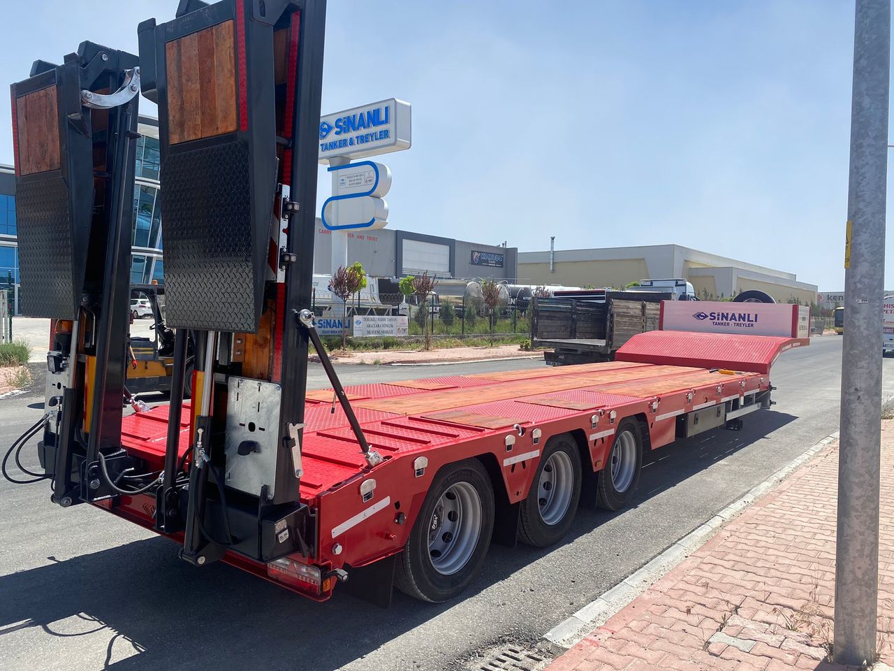 Lowbed Sinan Trailer Lowbed 3 axle - Нискорамна площадка полуремарке: снимка 3 Lowbed Sinan Trailer Lowbed 3 axle - Нискорамна площадка полуремарке: снимка 3