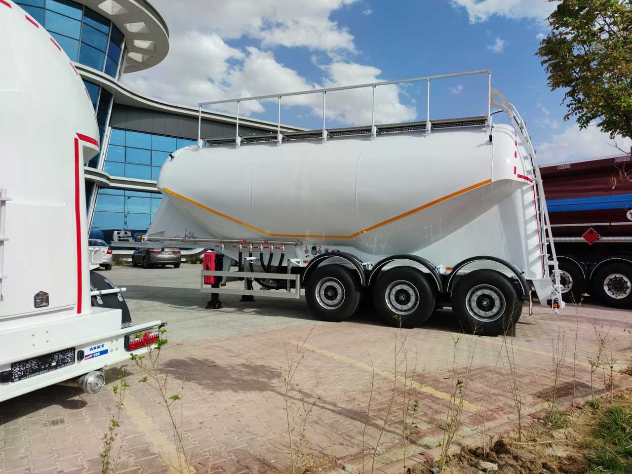 Нови Цистерна за насипни товари За превоз на цимент SINAN TANKER TRAILER SILO BULK FLOUR AND CEMENT TANKER TRAILER [ Copy ] [ Copy ]: снимка 4