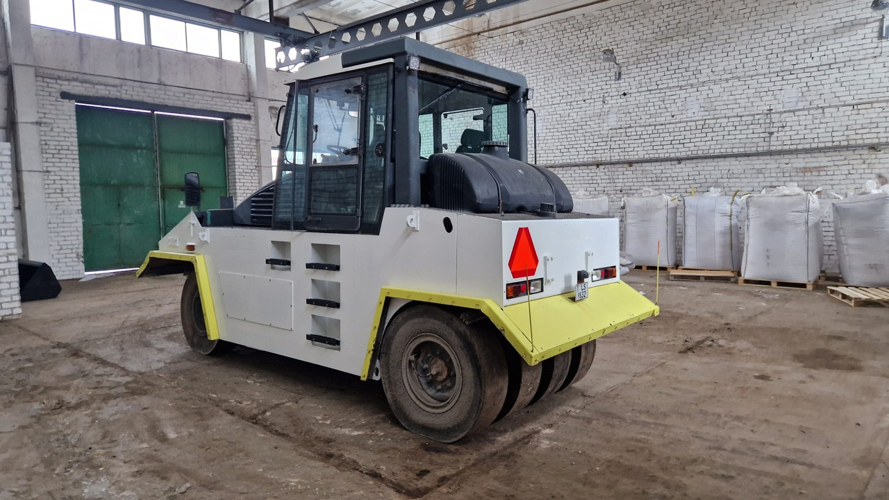 BOMAG BW24 R - Пневматичен валяк: снимка 3 BOMAG BW24 R - Пневматичен валяк: снимка 3