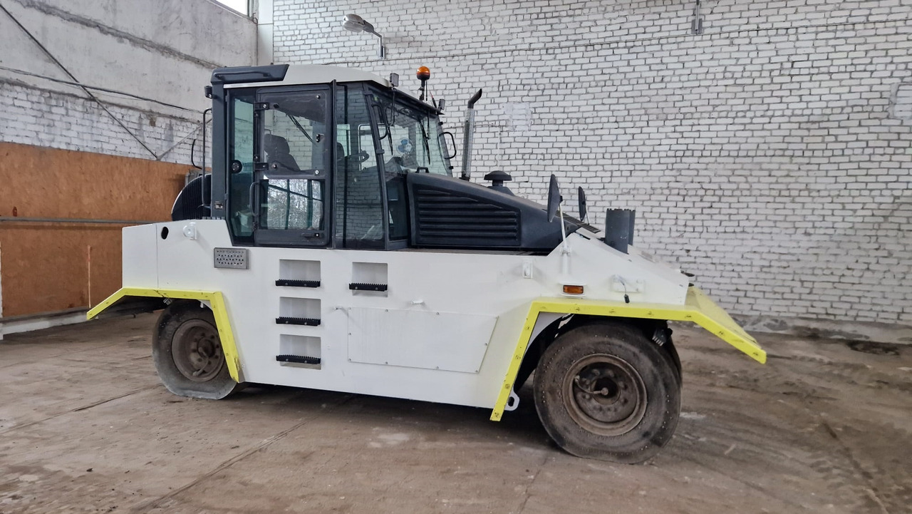 BOMAG BW24 R - Пневматичен валяк: снимка 1 BOMAG BW24 R - Пневматичен валяк: снимка 1