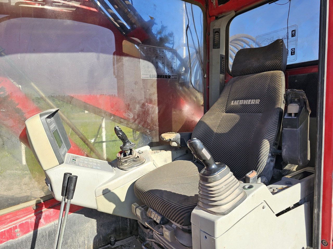 Лизинг на LIEBHERR R944B VH-HD. UHD boom and standart boom included. LIEBHERR R944B VH-HD. UHD boom and standart boom included.: снимка 13
