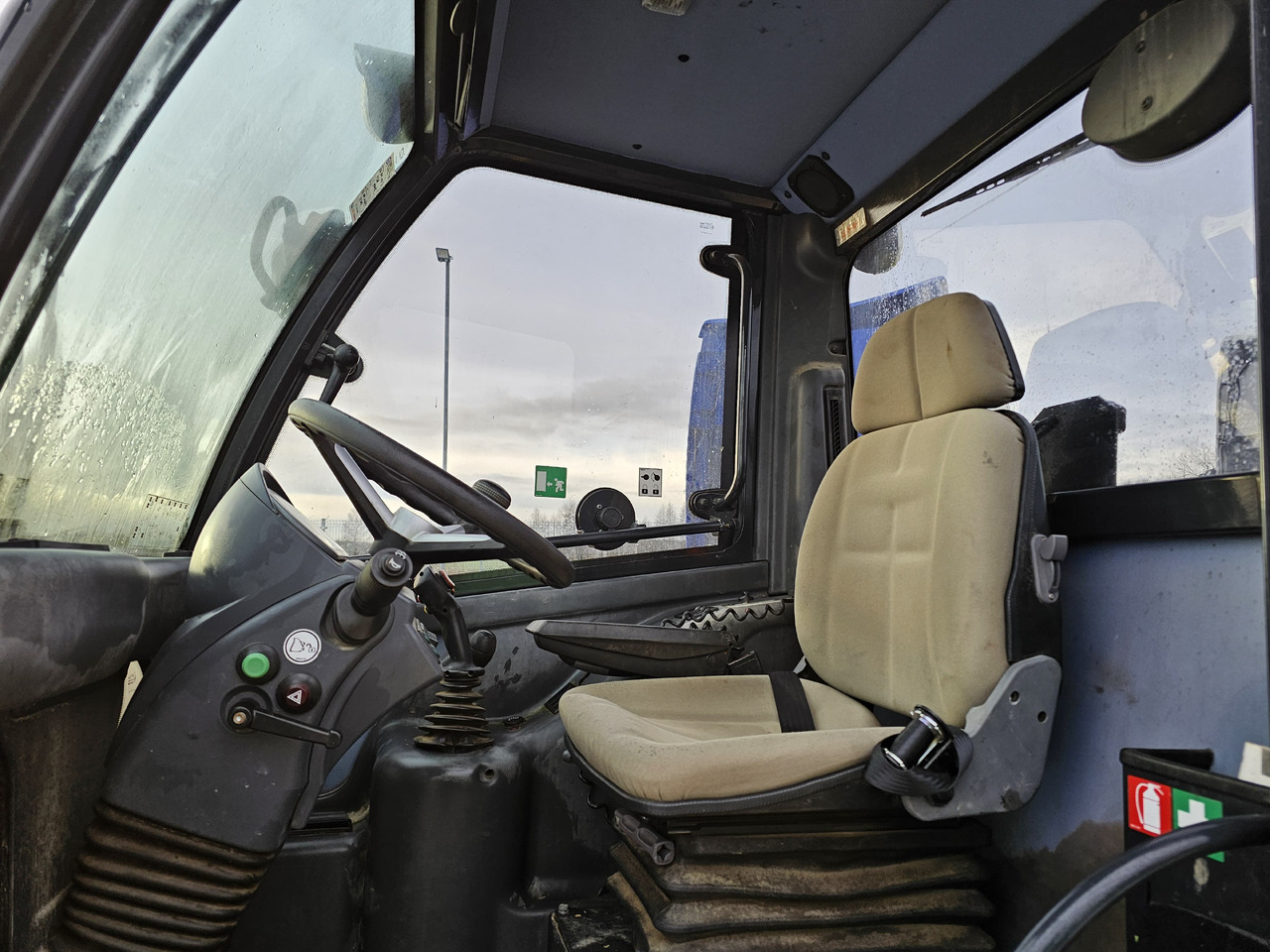 YANMAR V8, 744 hours! - Колесен товарач: снимка 5 YANMAR V8, 744 hours! - Колесен товарач: снимка 5