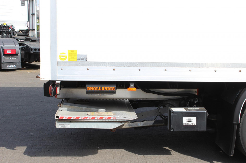 Daf LF 290 Koffer Klima LDW Rolltor LBW 298Tkm - Камион: снимка 4 Daf LF 290 Koffer Klima LDW Rolltor LBW 298Tkm - Камион: снимка 4