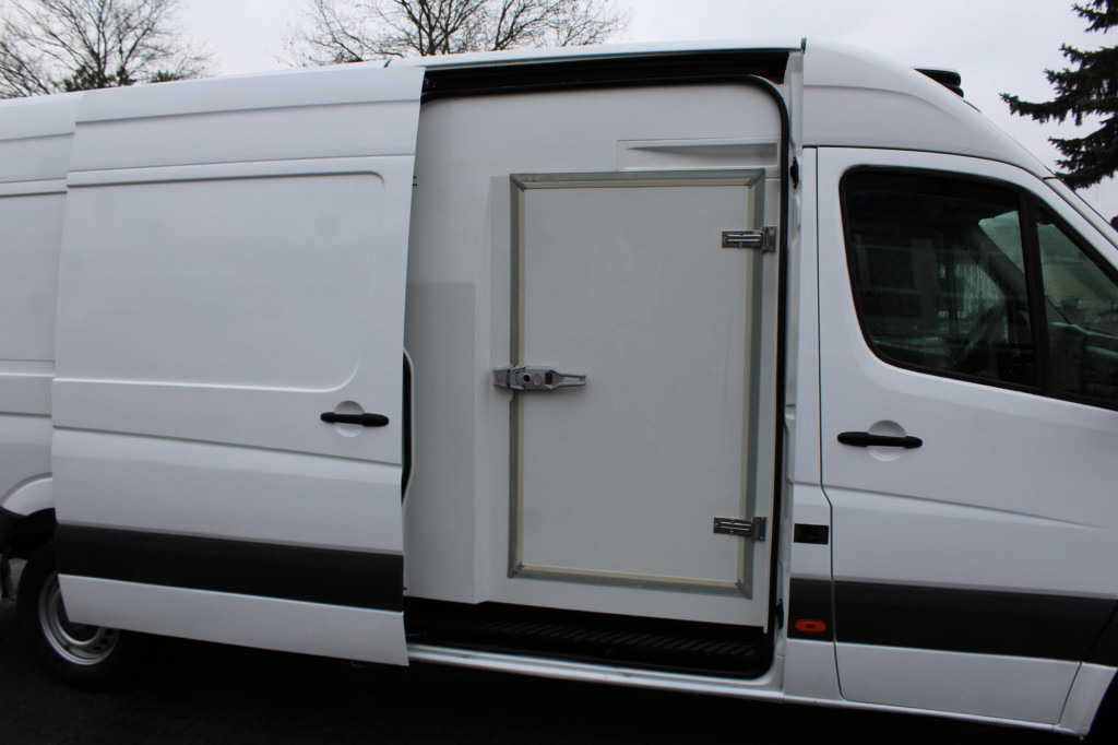 VW Crafter Tiefkühl Bi-Temp Maxi CX 350 MT Strom - Лекотоварен автомобил: снимка 2 VW Crafter Tiefkühl Bi-Temp Maxi CX 350 MT Strom - Лекотоварен автомобил: снимка 2