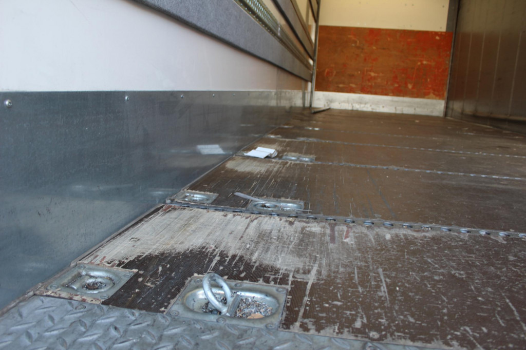 MAN TGM 18.290 Plane-Koffer 7,5 m Klima 499TKm - Камион с брезент: снимка 3 MAN TGM 18.290 Plane-Koffer 7,5 m Klima 499TKm - Камион с брезент: снимка 3