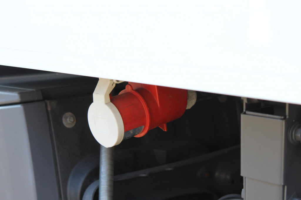 Mercedes-Benz Actros 1830 E6 TK T-1200R Multi Bi-Temp LBW AHK - Рефрижератор камион: снимка 4 Mercedes-Benz Actros 1830 E6 TK T-1200R Multi Bi-Temp LBW AHK - Рефрижератор камион: снимка 4