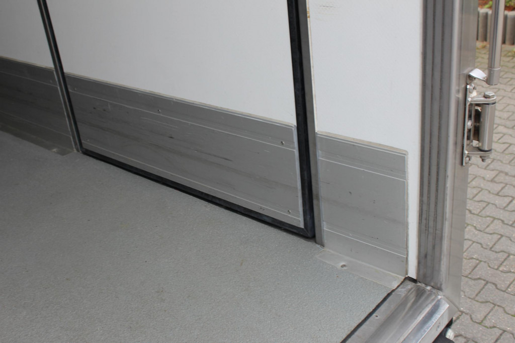 Mercedes-Benz Atego 1024 E6 TK T-1000R Strom Tür+LBW Nur 85Tkm - Рефрижератор камион: снимка 4 Mercedes-Benz Atego 1024 E6 TK T-1000R Strom Tür+LBW Nur 85Tkm - Рефрижератор камион: снимка 4