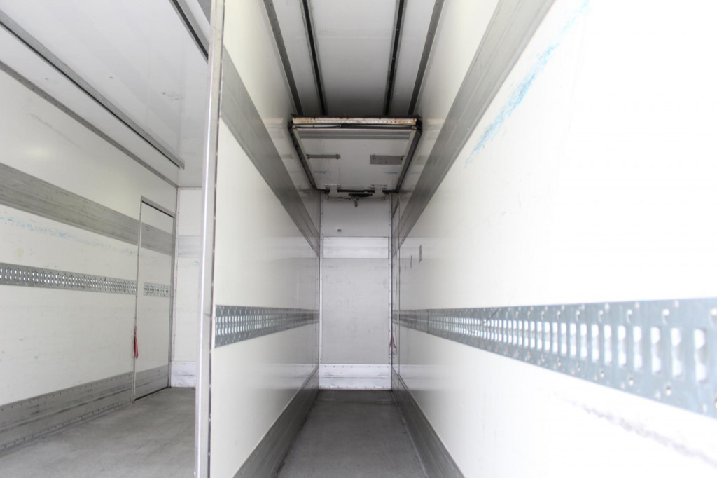 Mercedes-Benz Atego 1221 E6 Carrier Multi-Temp Strom Türen+LBW - Рефрижератор камион: снимка 4 Mercedes-Benz Atego 1221 E6 Carrier Multi-Temp Strom Türen+LBW - Рефрижератор камион: снимка 4