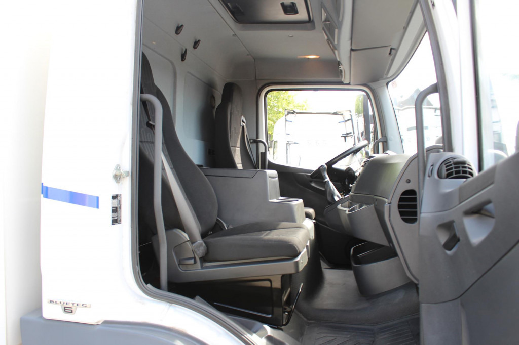 Mercedes-Benz Atego 1221 E6 Koffer Klima LDW Schalter LBW - Камион фургон: снимка 4 Mercedes-Benz Atego 1221 E6 Koffer Klima LDW Schalter LBW - Камион фургон: снимка 4