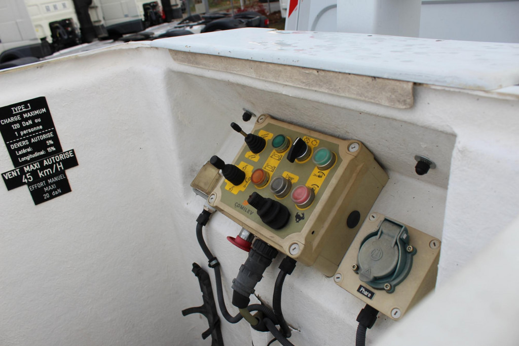 Renault Master Bühne EN100TF1 10m Klima 561h AHK - Автовишка: снимка 3 Renault Master Bühne EN100TF1 10m Klima 561h AHK - Автовишка: снимка 3