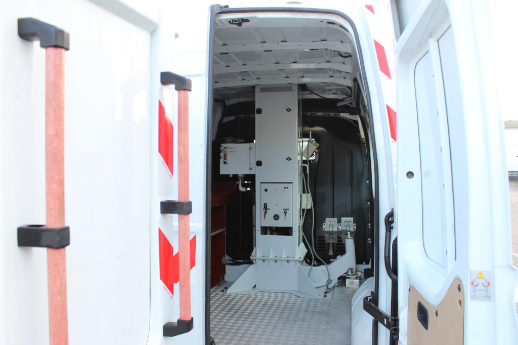 Renault Master Comilev 100TF1 10m Klima nur 167h HU-UVV - Автовишка: снимка 4 Renault Master Comilev 100TF1 10m Klima nur 167h HU-UVV - Автовишка: снимка 4