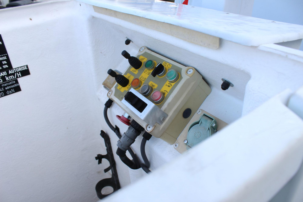 Renault Master Comilev 100TF1 10m Klima nur 167h HU-UVV - Автовишка: снимка 3 Renault Master Comilev 100TF1 10m Klima nur 167h HU-UVV - Автовишка: снимка 3