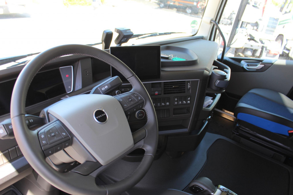 Volvo FH 500 Globe XL I-Park Cool Navi Miete-Rent! - Влекач: снимка 4 Volvo FH 500 Globe XL I-Park Cool Navi Miete-Rent! - Влекач: снимка 4
