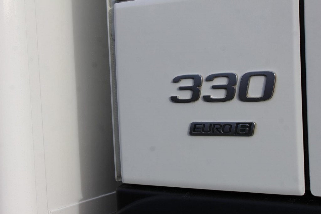 Volvo FM 330 E6 Koffer 7,8m Klima LBW Liftachse - Камион фургон: снимка 4 Volvo FM 330 E6 Koffer 7,8m Klima LBW Liftachse - Камион фургон: снимка 4