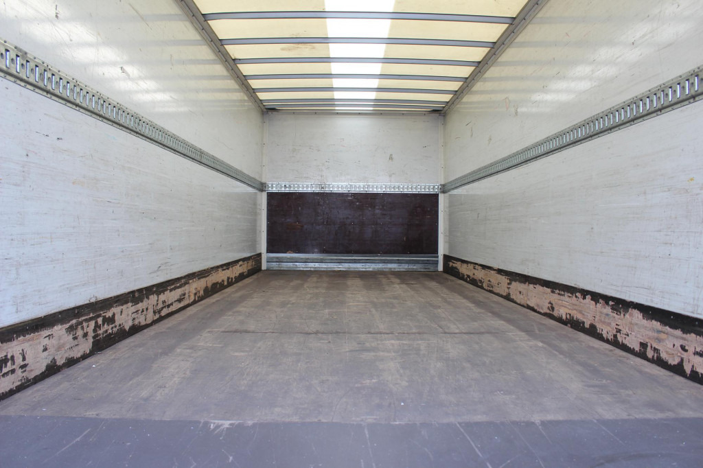 Volvo FM 330 E6 Koffer 7,8m Klima LBW Liftachse - Камион фургон: снимка 2 Volvo FM 330 E6 Koffer 7,8m Klima LBW Liftachse - Камион фургон: снимка 2