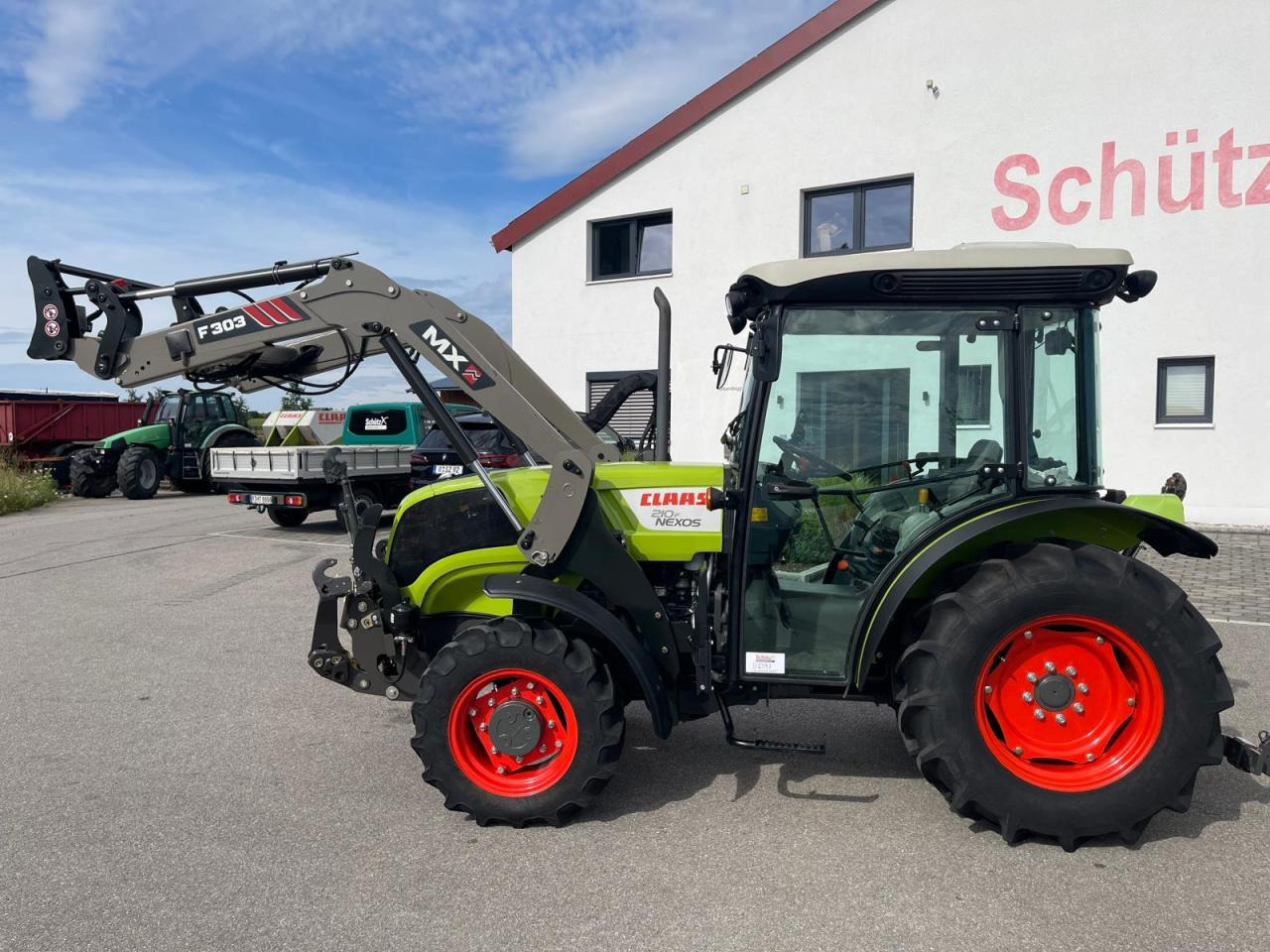 CLAAS Nexos 210 mit Frontlader und FZW, 236Bh, NEUWERTIG! - Трактор: снимка 2 CLAAS Nexos 210 mit Frontlader und FZW, 236Bh, NEUWERTIG! - Трактор: снимка 2