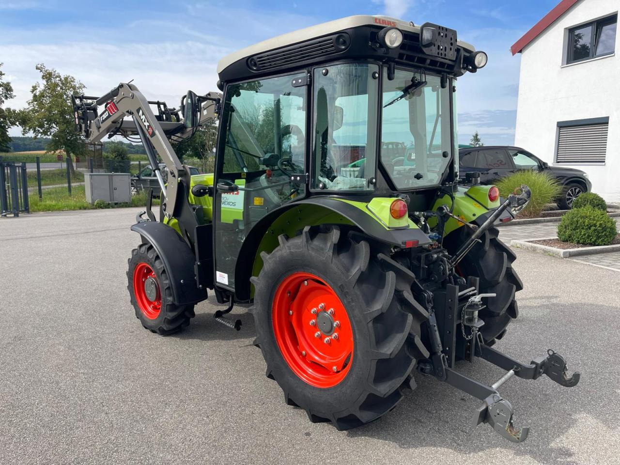 CLAAS Nexos 210 mit Frontlader und FZW, 236Bh, NEUWERTIG! - Трактор: снимка 3 CLAAS Nexos 210 mit Frontlader und FZW, 236Bh, NEUWERTIG! - Трактор: снимка 3