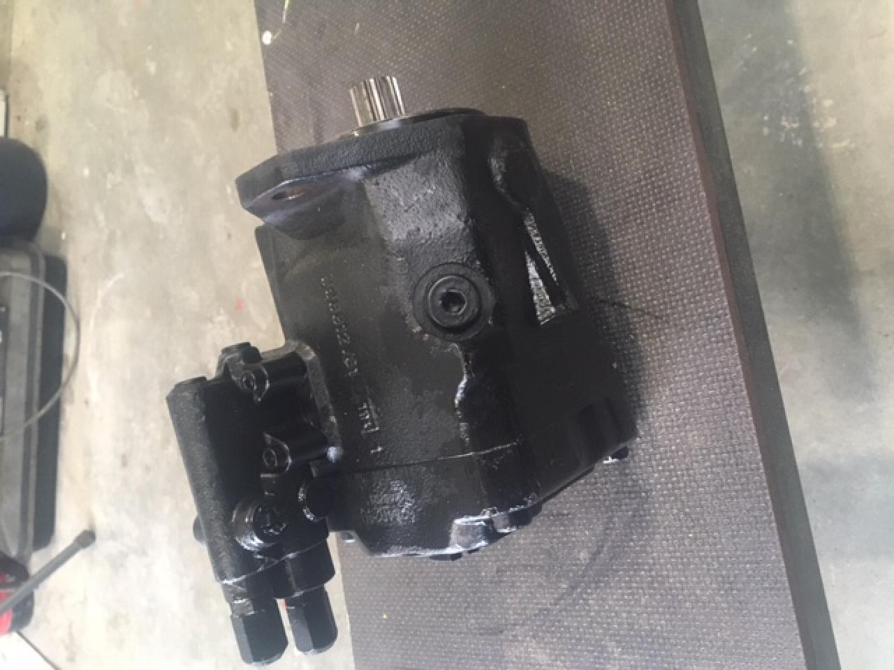 Case-IH Hydraulikp. MX 170 - Хидравлична помпа за: снимка 1 Case-IH Hydraulikp. MX 170 - Хидравлична помпа за: снимка 1