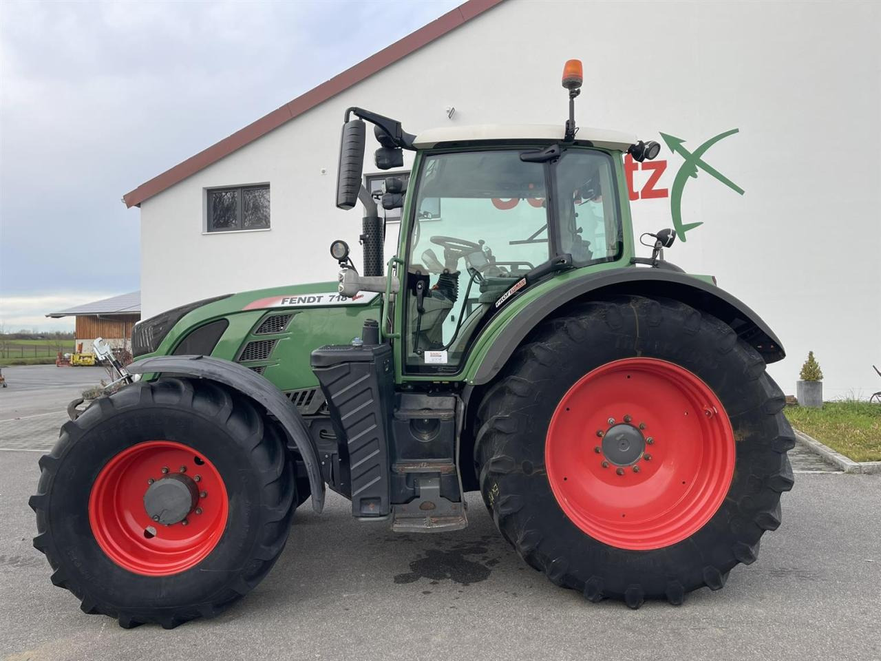 Fendt Fendt 718 Vario SCR GPS - Трактор: снимка 3 Fendt Fendt 718 Vario SCR GPS - Трактор: снимка 3