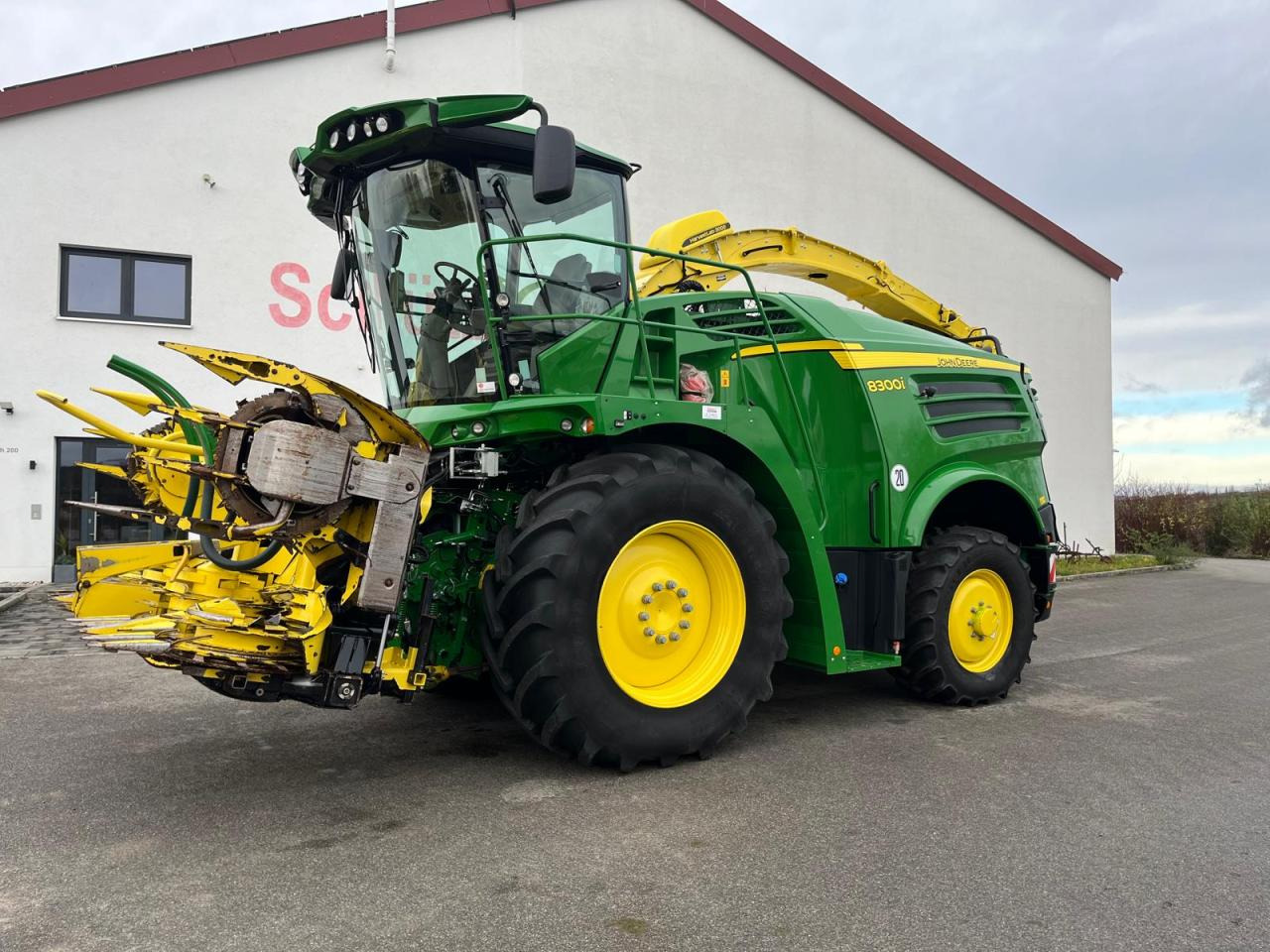 John Deere 8300i Feldhäcksler, Harvestlap, Pickup, Kemper, erst 910 Betriebsstunden, Baujahr 2018 - Силажокомбайн: снимка 2 John Deere 8300i Feldhäcksler, Harvestlap, Pickup, Kemper, erst 910 Betriebsstunden, Baujahr 2018 - Силажокомбайн: снимка 2