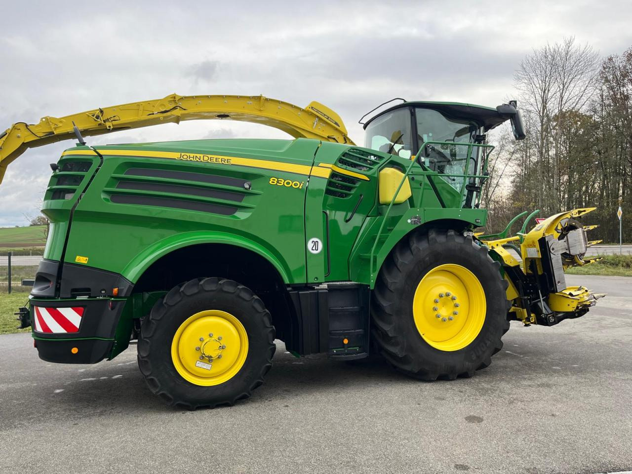 John Deere 8300i Feldhäcksler, Harvestlap, Pickup, Kemper, erst 910 Betriebsstunden, Baujahr 2018 - Силажокомбайн: снимка 5 John Deere 8300i Feldhäcksler, Harvestlap, Pickup, Kemper, erst 910 Betriebsstunden, Baujahr 2018 - Силажокомбайн: снимка 5