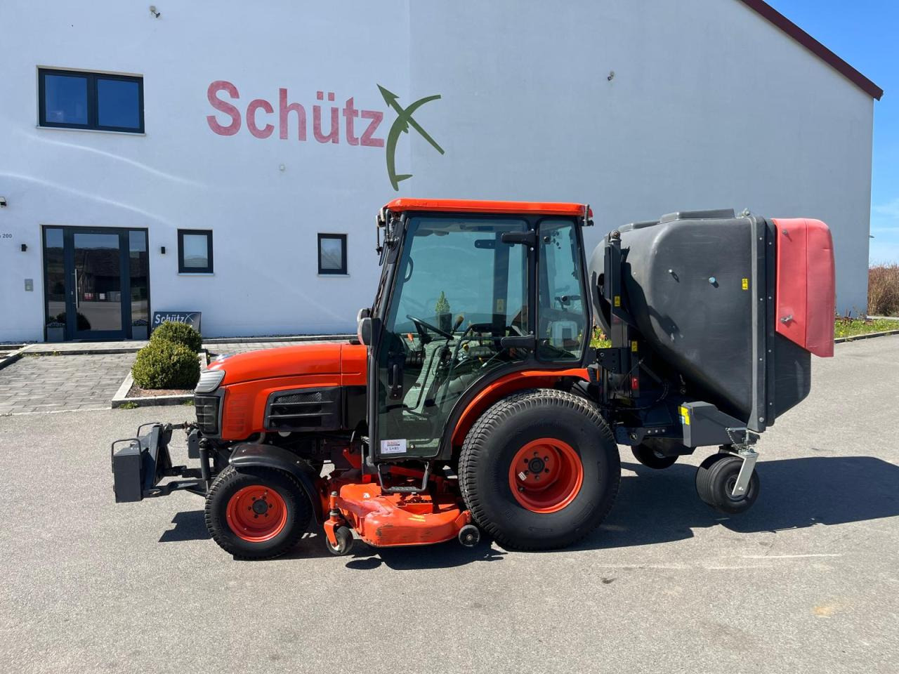 Kubota B3030 Rasenmäher inkl. Grüngutbehälter - Косачка за трева: снимка 1 Kubota B3030 Rasenmäher inkl. Grüngutbehälter - Косачка за трева: снимка 1