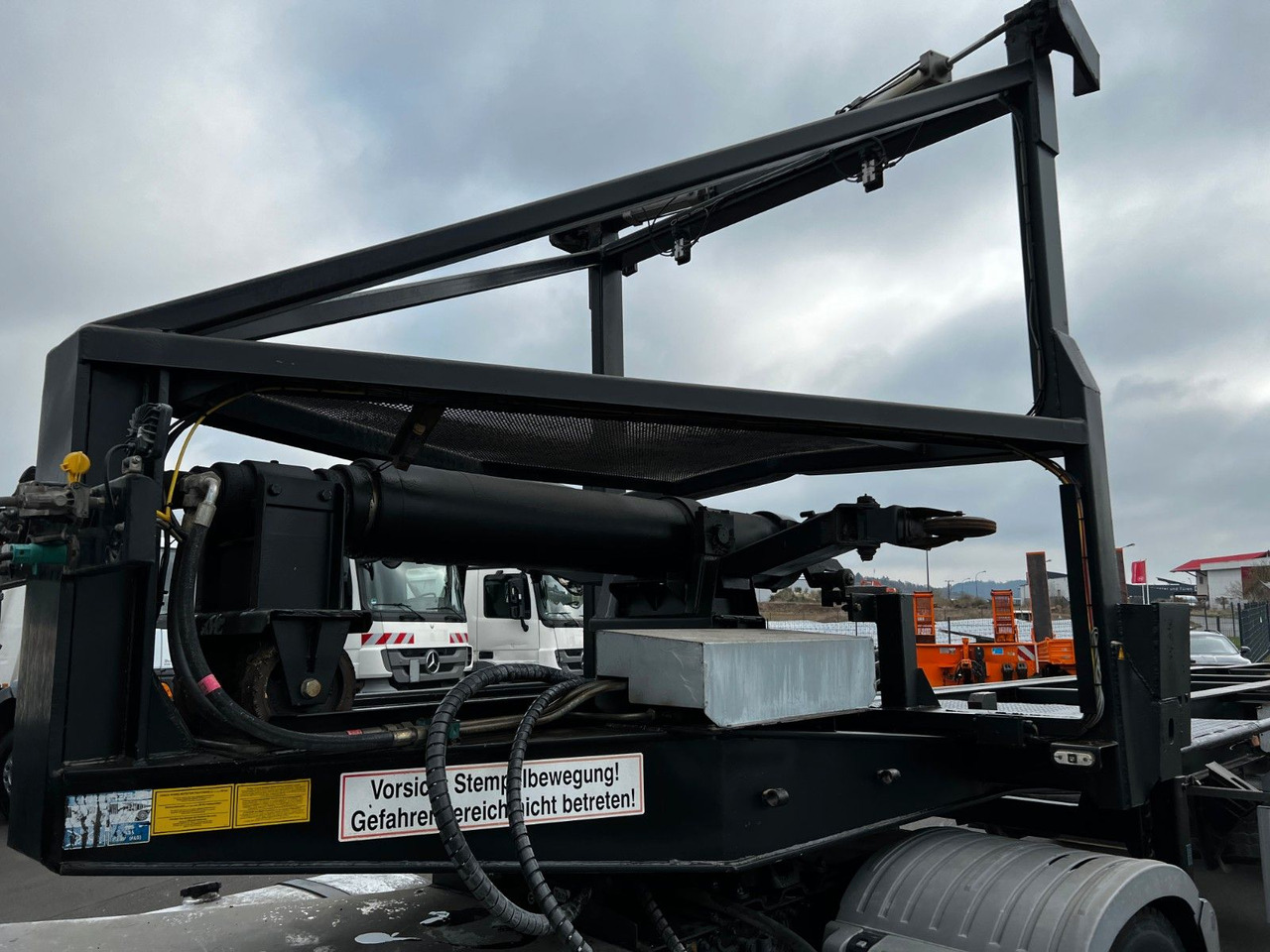 H&W 3- Achs Auflieger für Presscontainer H&W 3- Achs Auflieger für Presscontainer - Контейнеровоз/ Сменна каросерия полуремарке: снимка 3 H&W 3- Achs Auflieger für Presscontainer H&W 3- Achs Auflieger für Presscontainer - Контейнеровоз/ Сменна каросерия полуремарке: снимка 3