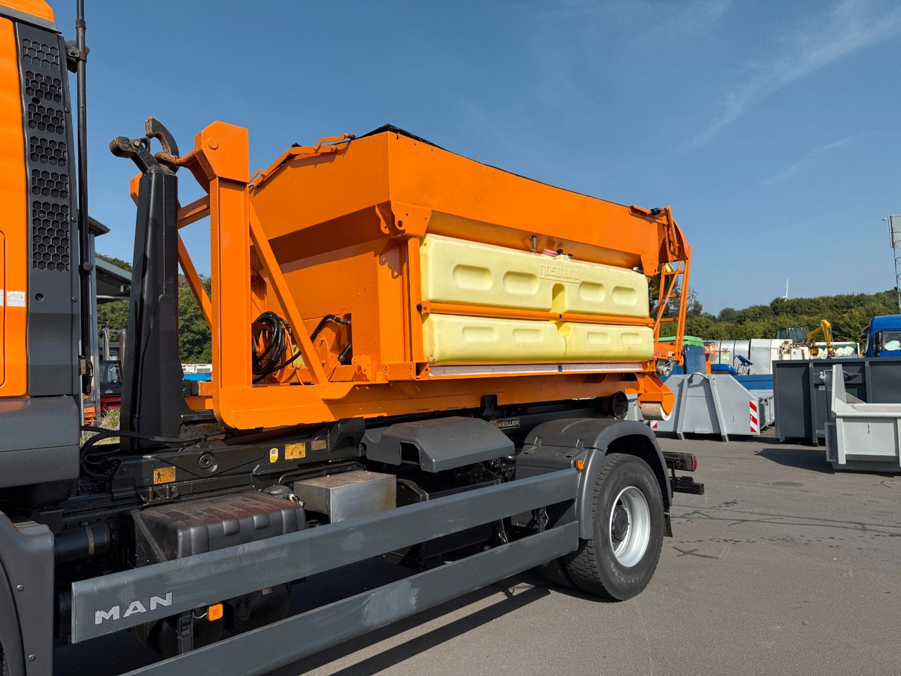 MAN TGA 18.350 4x4 Meiler Abroller RK 14.45 Winterd. - Мултилифт с кука камион: снимка 3 MAN TGA 18.350 4x4 Meiler Abroller RK 14.45 Winterd. - Мултилифт с кука камион: снимка 3
