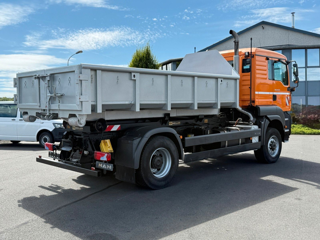 MAN TGA 18.350 4x4 Meiler Abroller RK 14.45 Winterd. - Мултилифт с кука камион: снимка 3 MAN TGA 18.350 4x4 Meiler Abroller RK 14.45 Winterd. - Мултилифт с кука камион: снимка 3