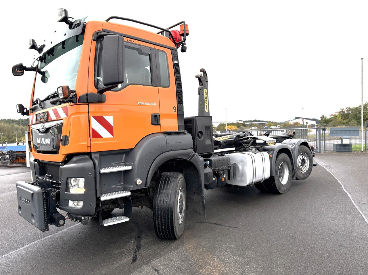 MAN TGS 28.360 6x4-4 Winterdienst Euro 6 Liftachse - Мултилифт с кука камион: снимка 1 MAN TGS 28.360 6x4-4 Winterdienst Euro 6 Liftachse - Мултилифт с кука камион: снимка 1