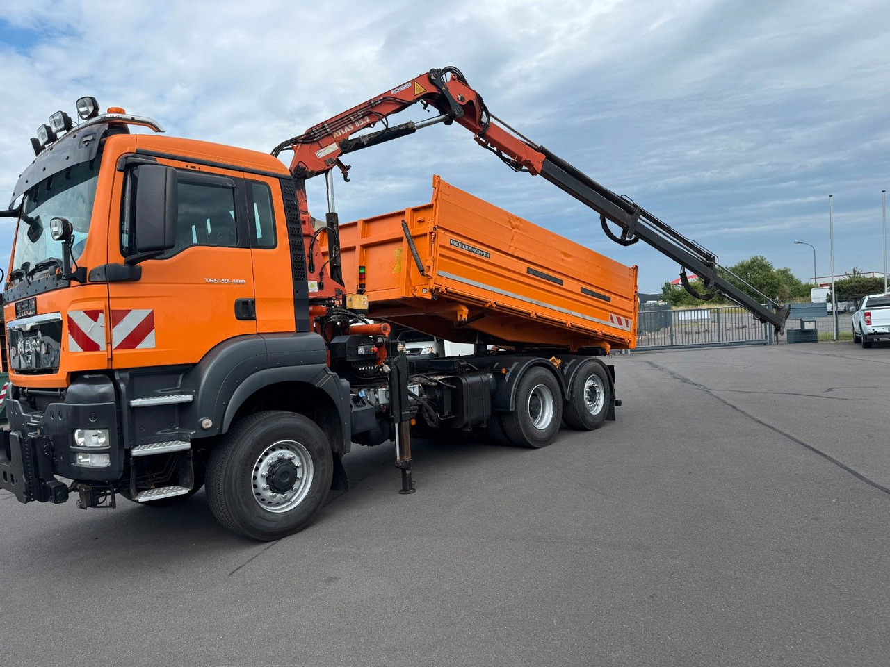 MAN TGS 28.400 6x4-4 BL Kipper / Kran / Winterdienst - Самосвал камион, Камион с кран: снимка 1 MAN TGS 28.400 6x4-4 BL Kipper / Kran / Winterdienst - Самосвал камион, Камион с кран: снимка 1