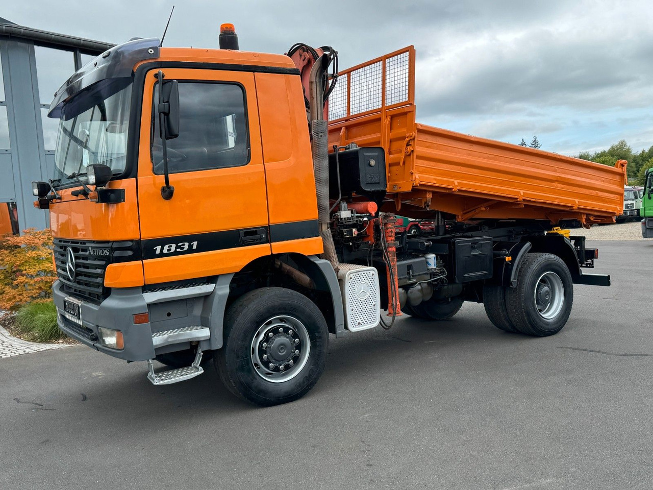 Mercedes-Benz Actros 1831 4x4 Kipper - Kran- Kupplung- Blattfe - Самосвал камион, Камион с кран: снимка 1 Mercedes-Benz Actros 1831 4x4 Kipper - Kran- Kupplung- Blattfe - Самосвал камион, Камион с кран: снимка 1