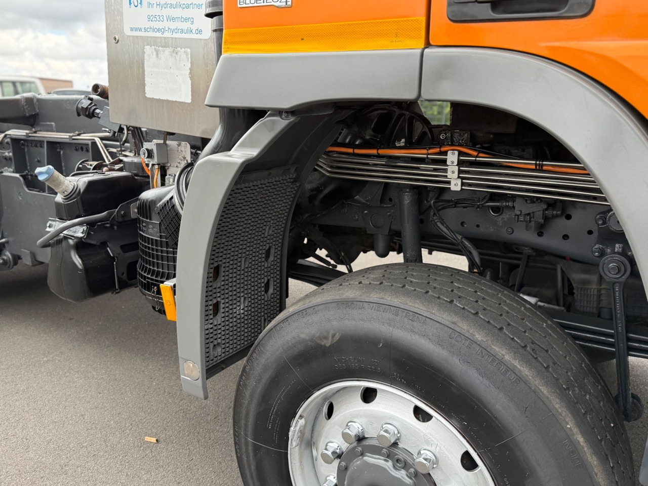 Mercedes-Benz Actros 3341 6x6 Hydraulikpumpe + Tank - Шаси кабина: снимка 4 Mercedes-Benz Actros 3341 6x6 Hydraulikpumpe + Tank - Шаси кабина: снимка 4